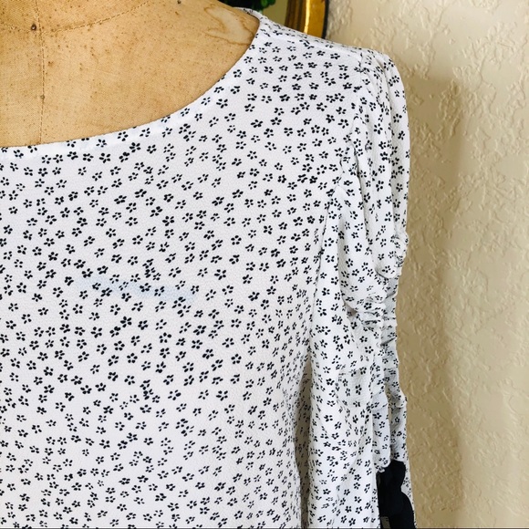 VINCE CAMUTO Tiny Floral Print Blouse I Small - Picture 2 of 8